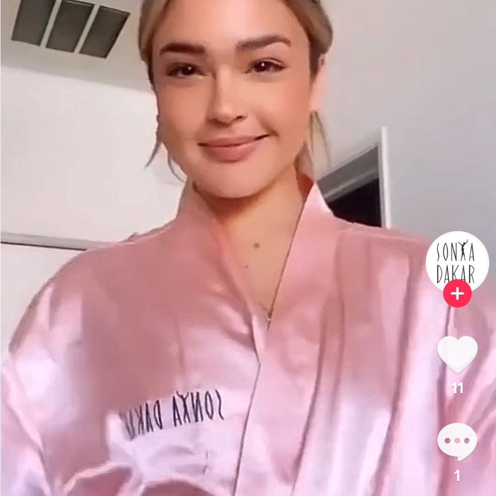 Sonya Dakar pink silky silk robe!
